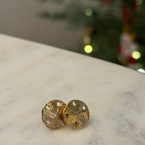 Gold stud earrings. Sand dollar design.